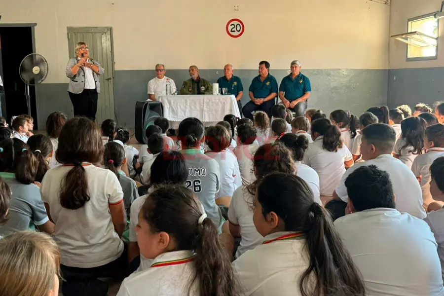 Veteranos de Malvinas en escuela N&ordm;235 &ldquo;Heraclia Ruiz D&iacute;az&rdquo; de Paran&aacute; (foto Elonce)