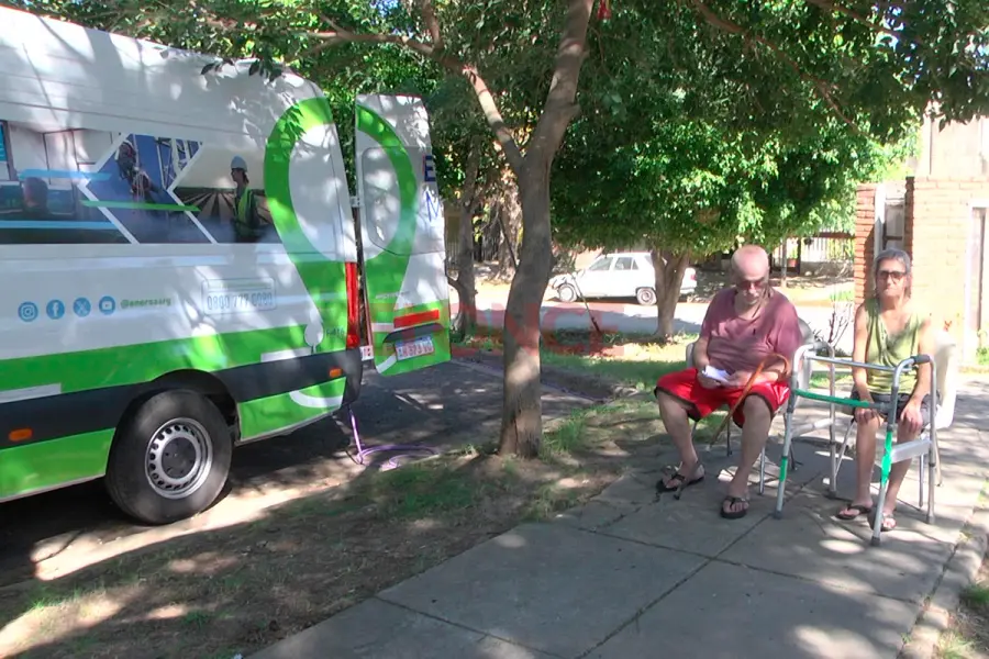 Abordaje territorial de ENERSA en Paran&aacute; XX (foto Elonce)