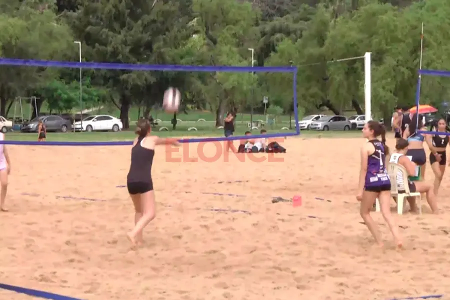 Torneo de Beach V&oacute;ley. Foto: Elonce.