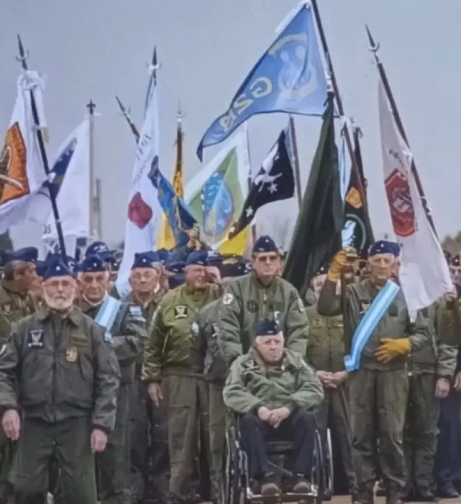 Instragram @petersoncarla