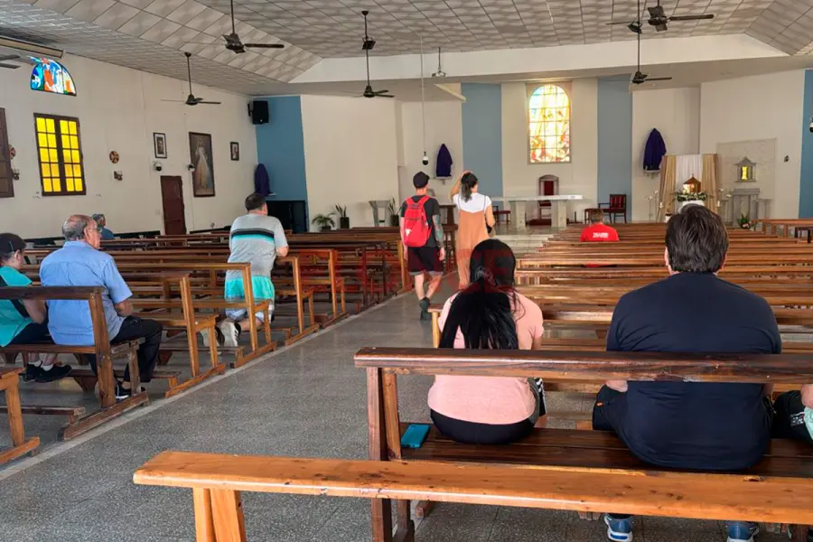 Recorrido por siete iglesias en Paran&aacute; (foto Elonce)