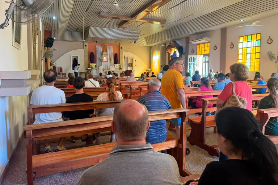 Recorrido por siete iglesias en Paran&aacute; (foto Elonce)