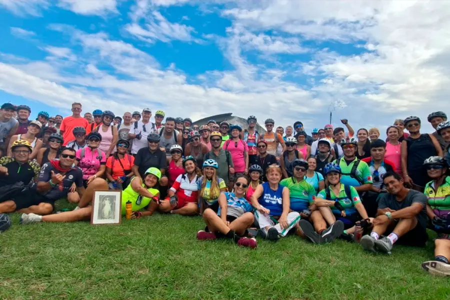 En la gruta de Tezanos Pinto.