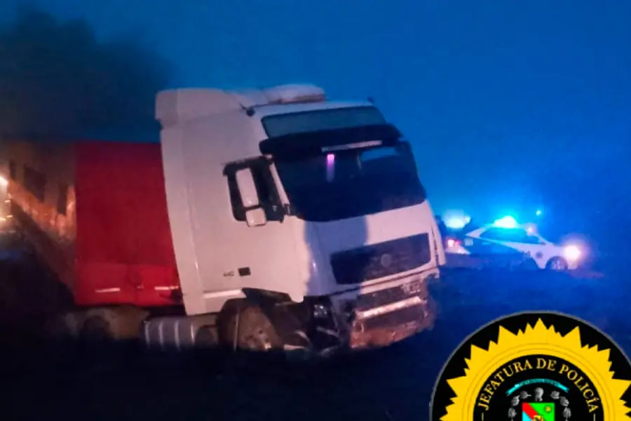Cami&oacute;n accidentado en Ruta 14.