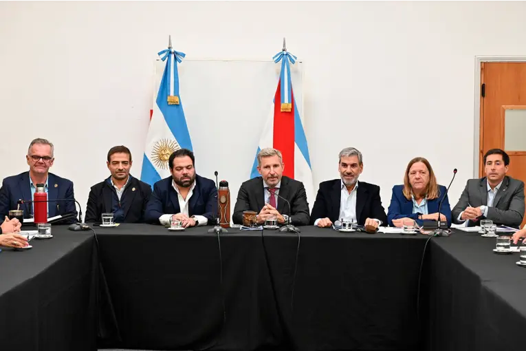 Frigerio analizó con intendentes justicialistas la situación de los municipios y la caída de recursos
