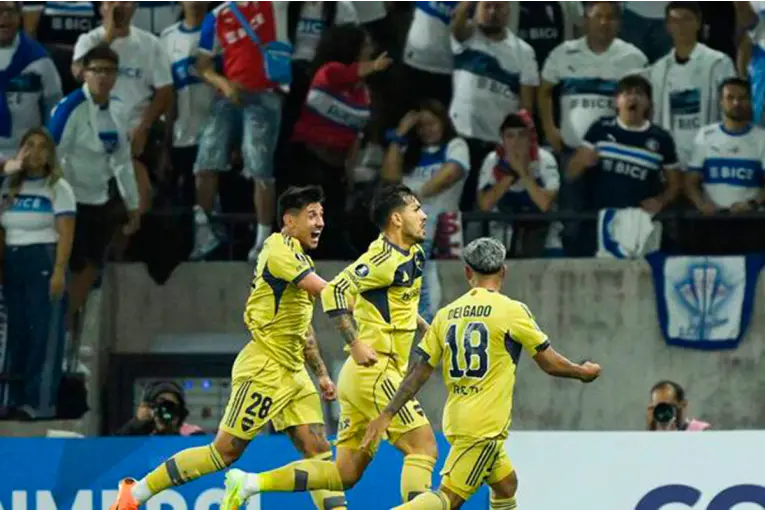 Boca debutó con una victoria en la Copa Libertadores: venció 2-1 a Universidad Católica