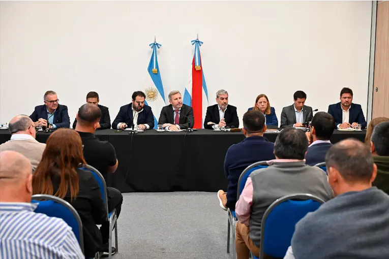 El gobernador recibió a presidentes comunales y propuso revisar la ley de comunas