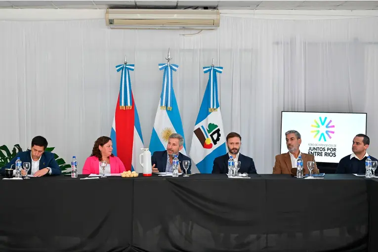 El gobernador se reunió con intendentes de Juntos por Entre Ríos