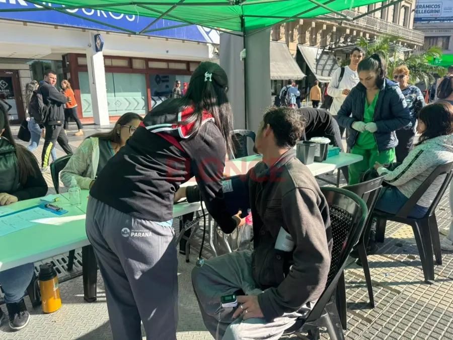Controles de presi&oacute;n y promoci&oacute;n sanitaria (foto Elonce)