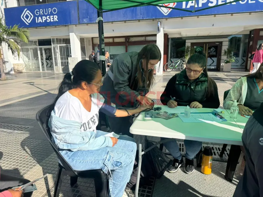 Controles de presi&oacute;n y promoci&oacute;n sanitaria (foto Elonce)