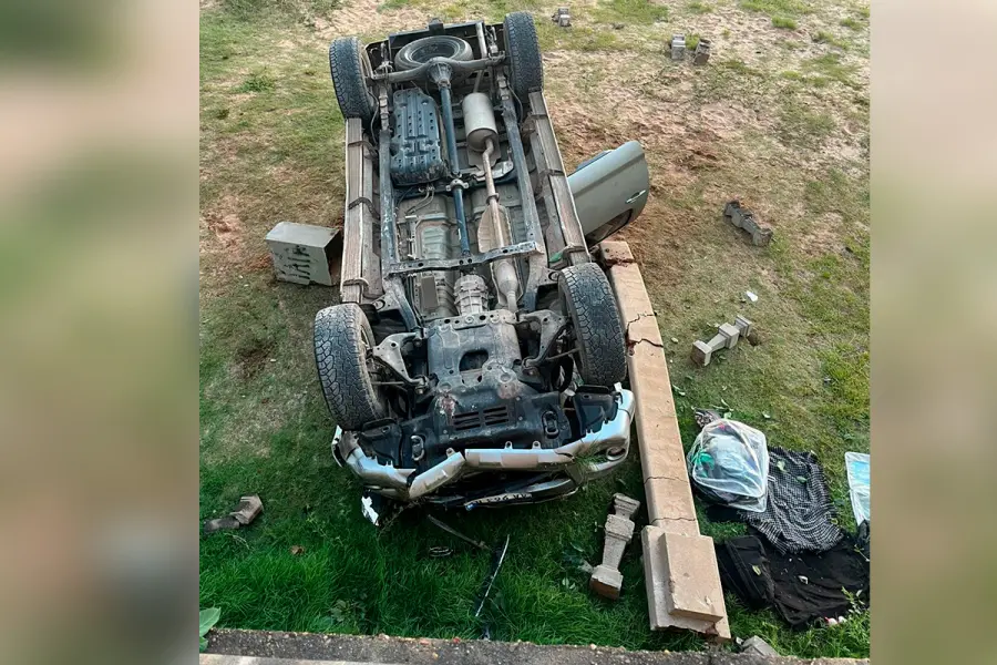 Vuelco en la costanera de Col&oacute;n (foto Polic&iacute;a de Entre R&iacute;os)