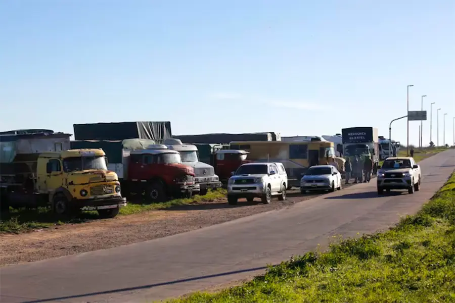 Para de transportistas de granos (foto La Naci&oacute;n)