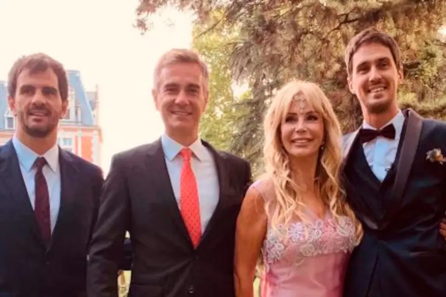 Alfano junto a su exesposo y sus dos hijos (Foto: Instagram / iconoalfano)