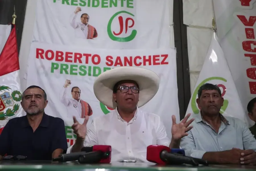 El candidato presidencial de Juntos por el Per&uacute;, Roberto S&aacute;nchez, ofreci&oacute; una conferencia de prensa en su local partidario ubicado en el centro de Lima | Foto: Julio Rea&ntilde;o / photo.gec