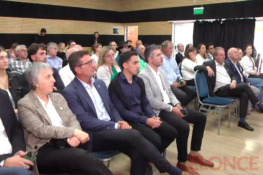 Presentaci&oacute;n del proyecto en Crespo (foto Elonce)