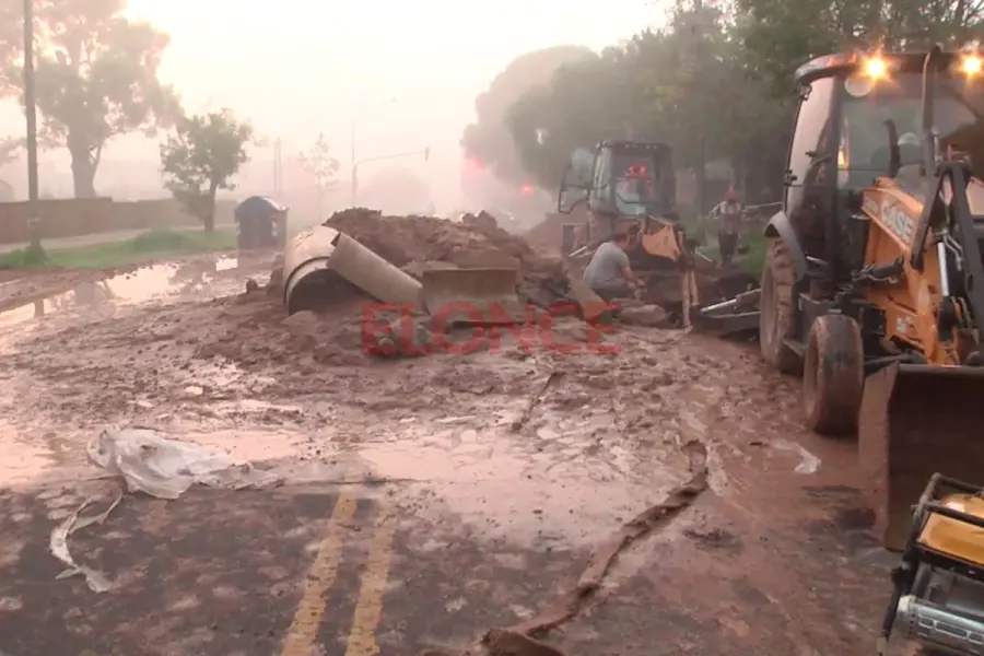 Trabajo de Obras Sanitarias en avenida Don Bosco.