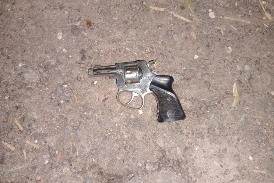 El arma secuestrada, un rev&oacute;lver calibre .22 corto (foto Polic&iacute;a de Entre R&iacute;os)