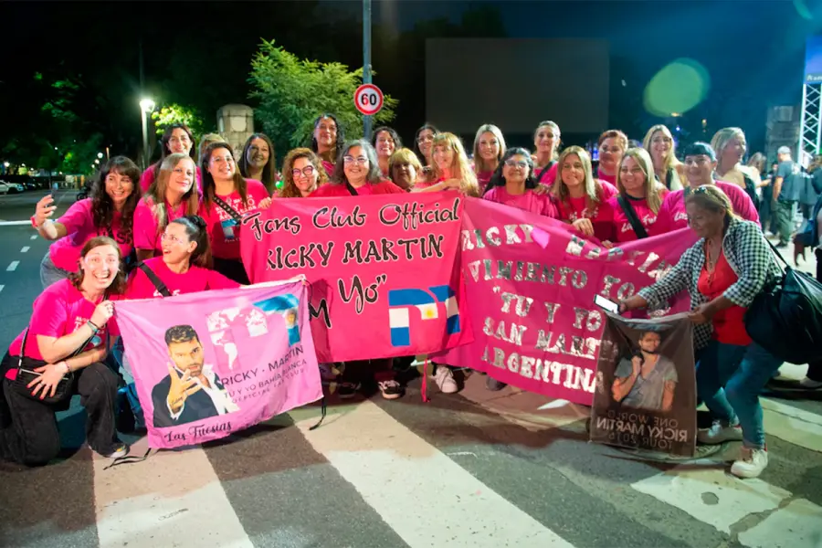 Fan&aacute;ticas de Ricky Martin en Buenos Aires (RS fotos)