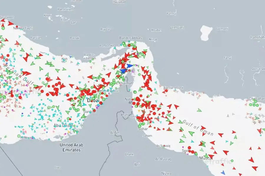 As&iacute; se encuentra el cruce del Estrecho de Ormuz este s&aacute;bado. Foto: La Naci&oacute;n.