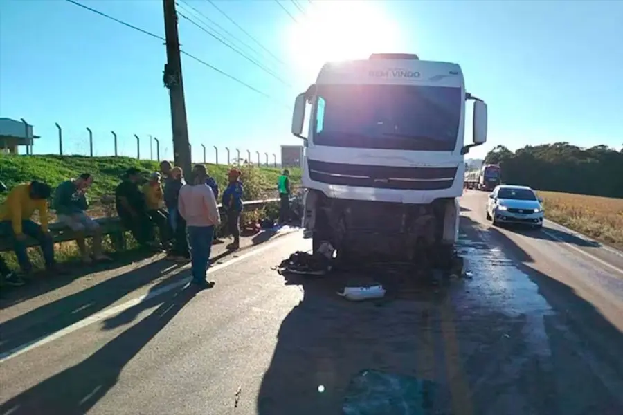 El conductor del cami&oacute;n result&oacute; ileso. (Foto: gentileza NSC Total)