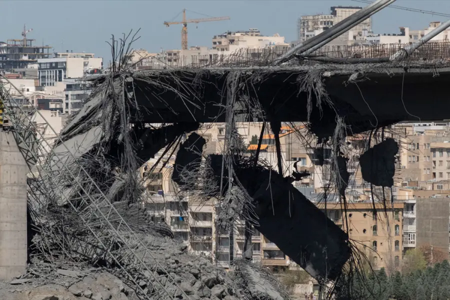 El puente B1 en la ciudad de Karaj, que fue destruido por ataques de EE.UU. e Israel. (Getty Images).