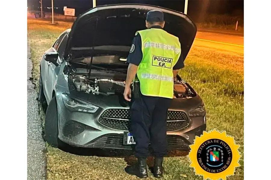 El autom&oacute;vil Mercedes Benz CLA 200 (foto Polic&iacute;a de Entre R&iacute;os)