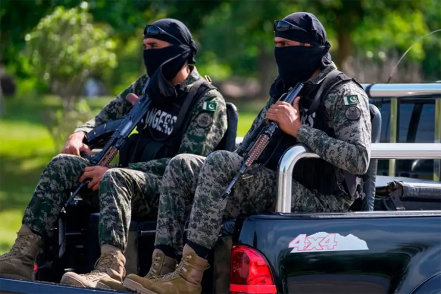 Soldados en el operativo de seguridad en Pakist&aacute;n.