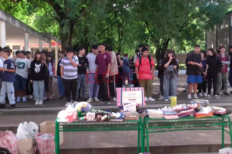 Ayudar Hace Bien en la escuela "Baxada del Paran&aacute;".