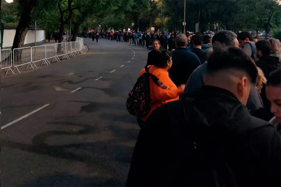 Largas filas para ver la exhibici&oacute;n de Franco Colapinto
