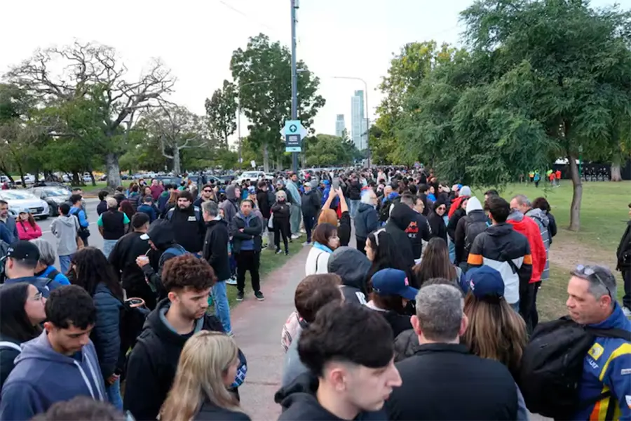 Multitud en Palermo por exhibici&oacute;n de F&oacute;rmula 1 (foto La Naci&oacute;n)