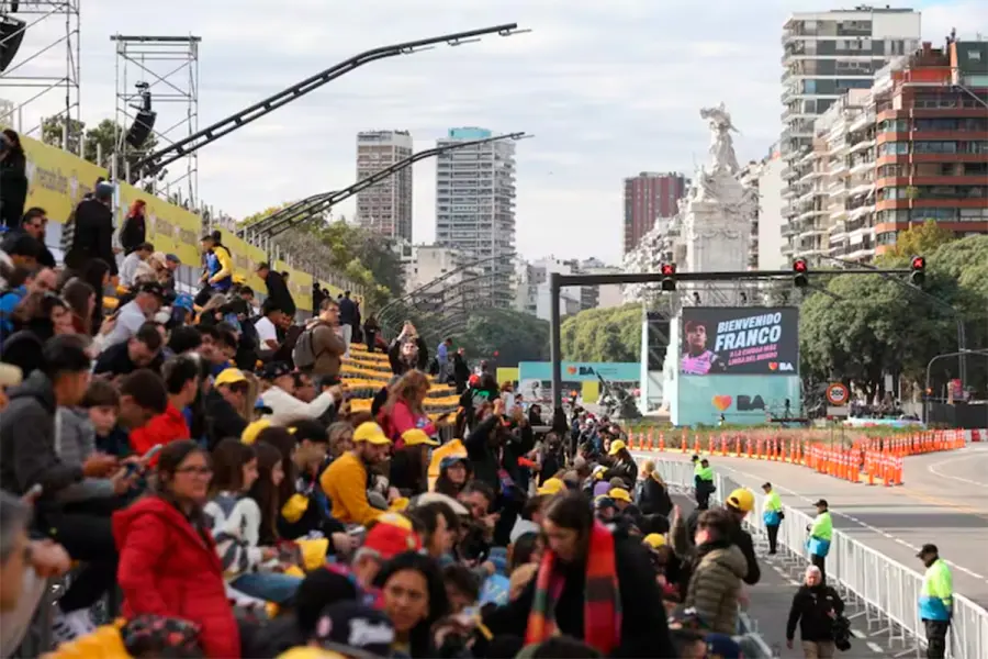 Road show de Franco Colapinto en Palermo (foto La Naci&oacute;n)