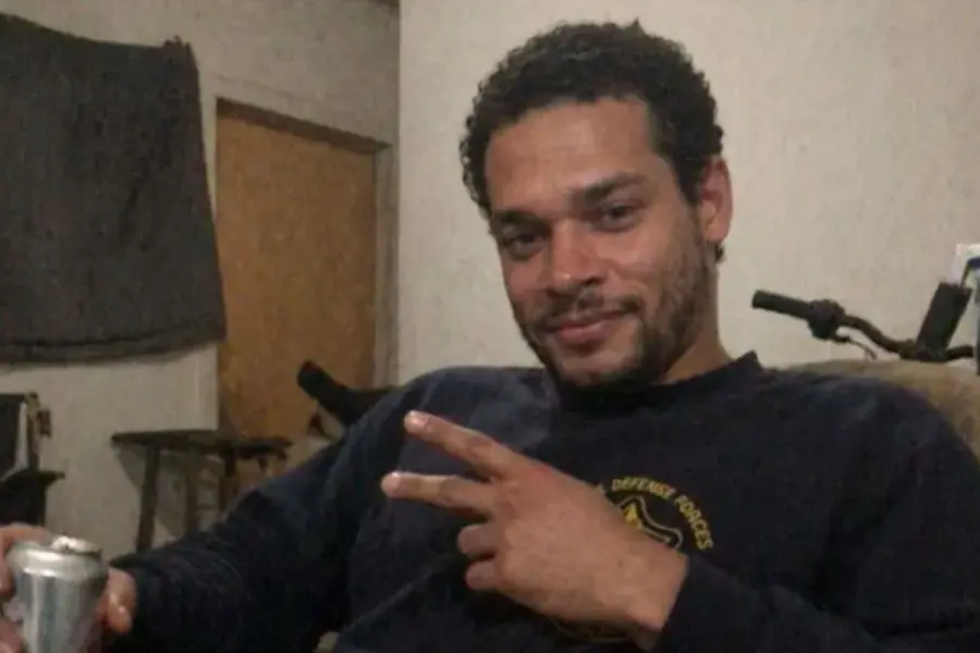 El sospechoso permanece bajo custodia federal.