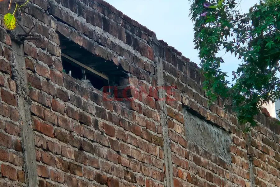 El lugar por donde ingresaron al taller.