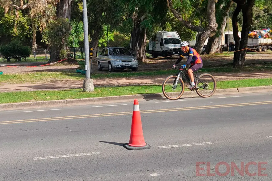 Ciclov&iacute;a de la costanera baja de Paran&aacute; (foto Elonce)