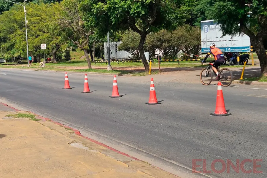 Ciclov&iacute;a de la costanera baja de Paran&aacute; (foto Elonce)