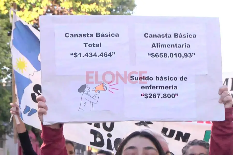 Protesta de empleados de hospital San Mart&iacute;n (foto Elonce)