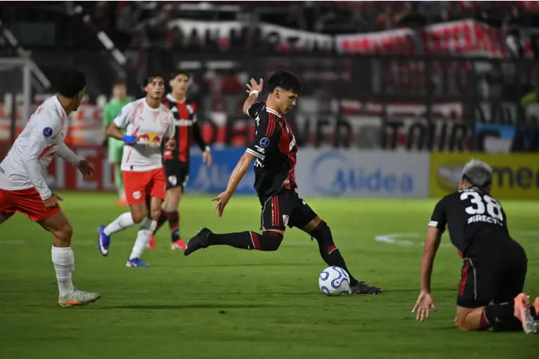 Noche clave para River: recibe a Bragantino y puede avanzar a octavos