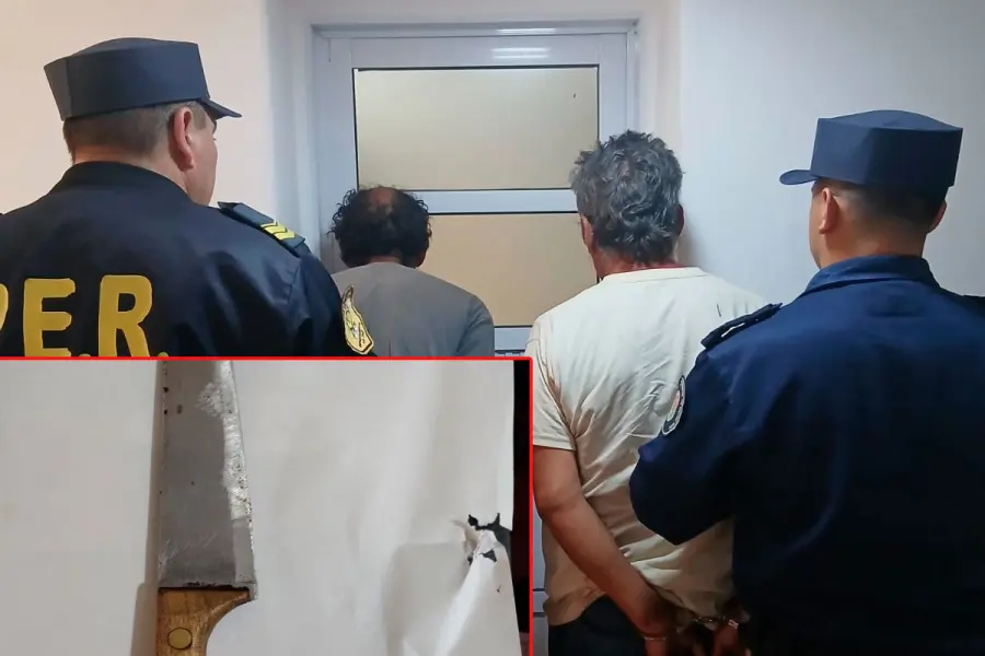 Los dos detenidos y el arma blanca secuestrada.