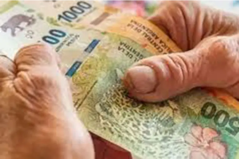 Jubilado con 30 años de aportes: cuánto cobra en mayo 2026
