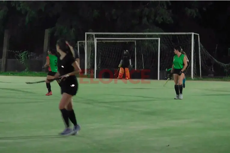 Equipo de hockey del Club Echagüe sueña con tener su cancha de césped sintético