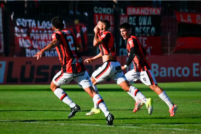 Patronato vence 2-1 a Nueva Chicago y estira su racha invicta a cuatro partidos en la Primera Nacional