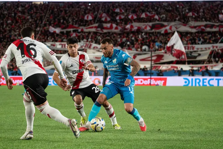 River cayó ante Atlético Tucumán y dejó dudas en el Monumental