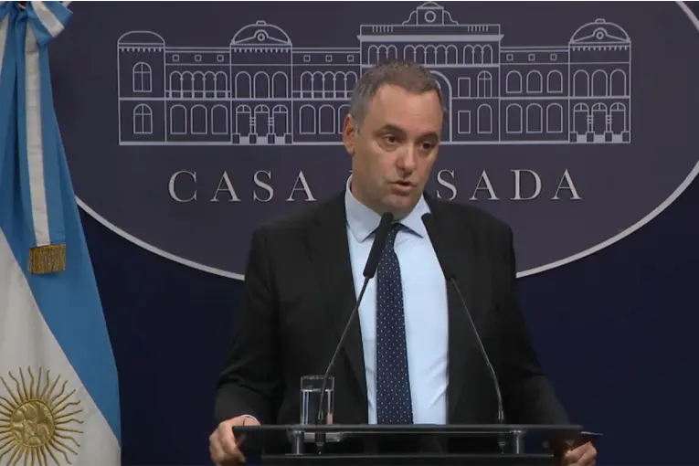 Manuel Adorni fijó plazo para presentar su declaración jurada y planea su segundo informe de gestión