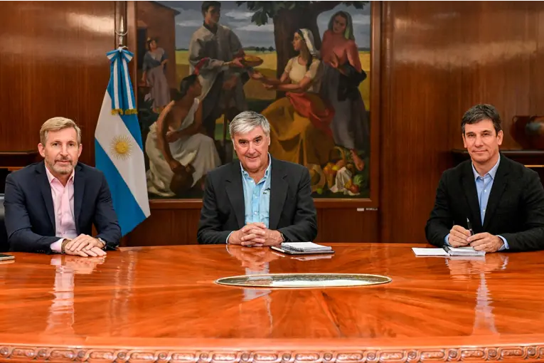 Frigerio mantuvo reunión de trabajo con Luis Caputo y funcionarios del Ministerio de Economía