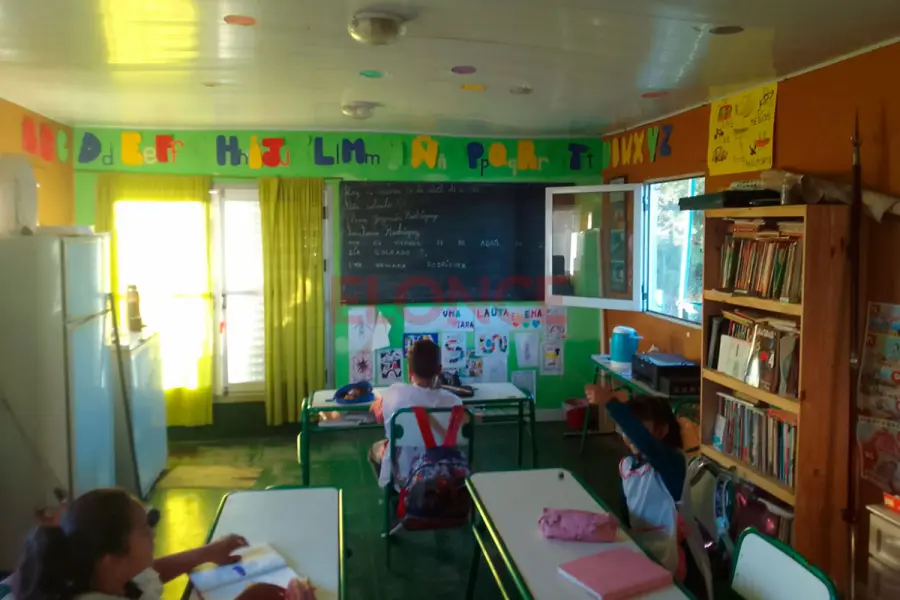Escuela Flotante N&ordm; 70 "Crucero Gral. Belgrano" del departamento Gualeguay (foto Elonce)