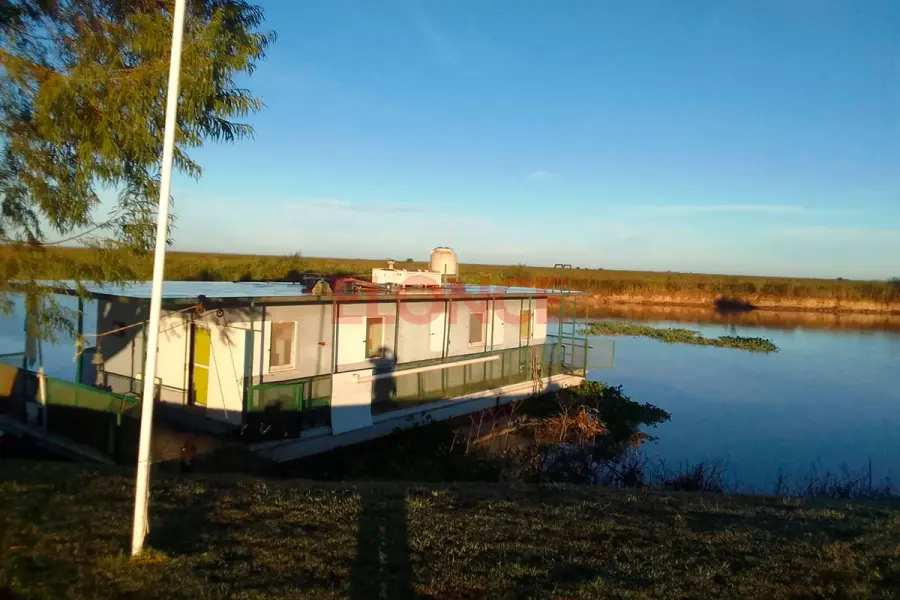 Escuela Flotante N&ordm; 70 "Crucero Gral. Belgrano" del departamento Gualeguay (foto Elonce)