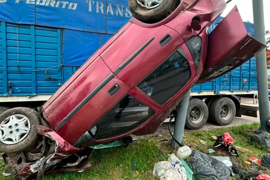 Violento choque en Santa Fe (foto Aire de Santa Fe)