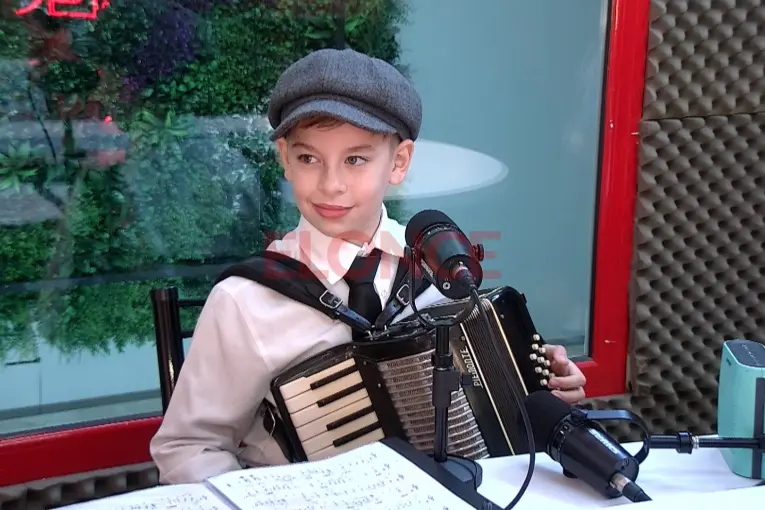 Día Internacional del Acordeonista: Fermín Mendoza celebra la música con sus 10 años