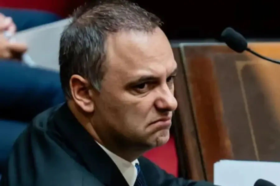 Adorni es cuestionado y se solicita su salida del Gobierno. Foto: Cr&oacute;nica.