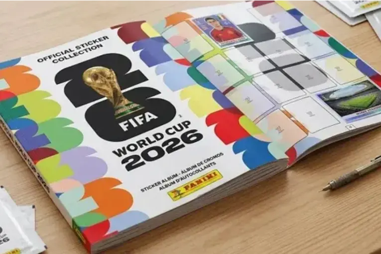 Quería llenar el álbum del Mundial, hizo una transferencia y perdió más de $1 millón